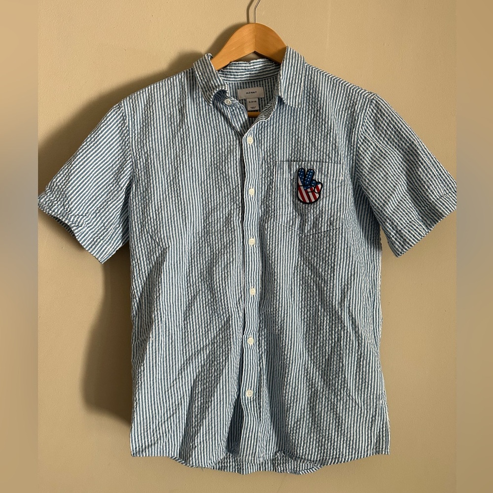 Never worn- XL (14/16) Boys Old Navy American Flag Peace Sign Button Up